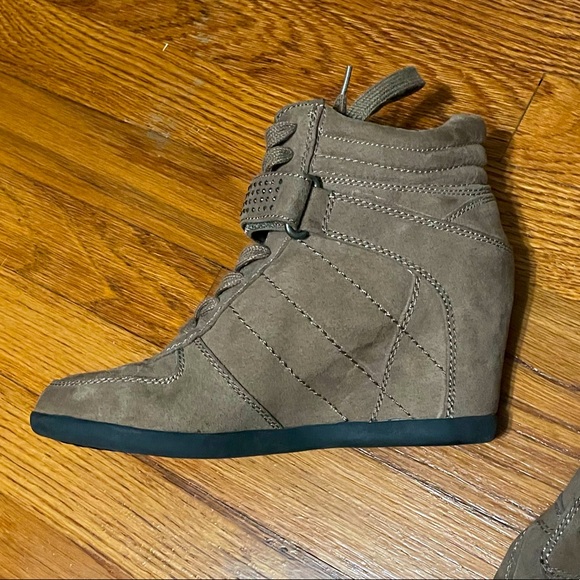 Wedged Healed boot from X-Appeal - Picture 2 of 4